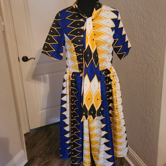 Dresses & Skirts - Dress Size Small
